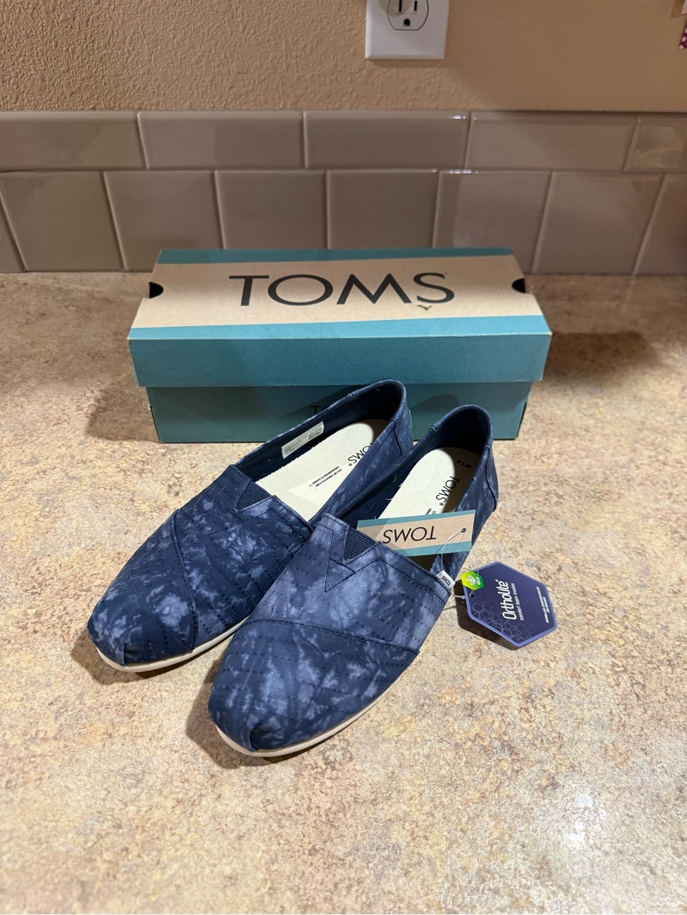 Women's size 7 TOMS tie dye slip ons NEW